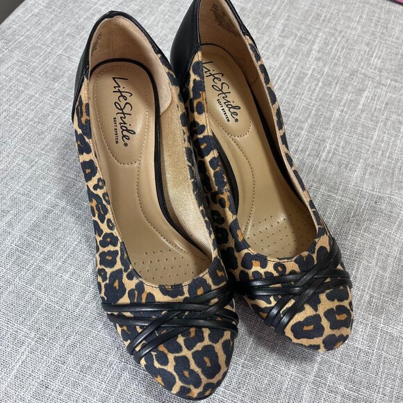 LifeStride Women's Pascal Pumps in Leopard Print with an Almond Toe Size 7 - Picture 1 of 11